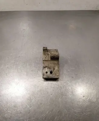 Volvo XC90 Engine mounting bracket