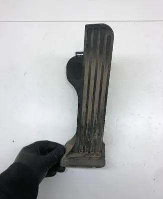 Volkswagen PASSAT CC Accelerator throttle pedal 1K1721503AT
