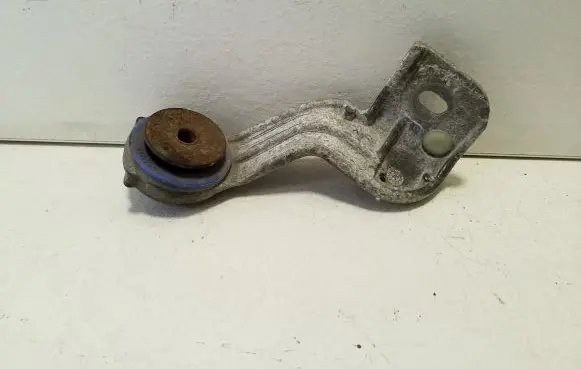 Radiator mount bracket