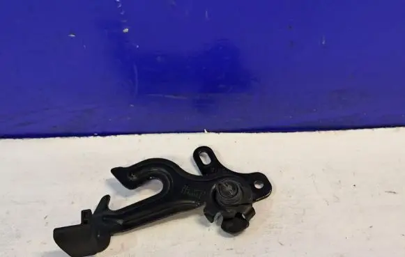 Volvo S60 Engine bonnet/hood lock/latch loop/hook 31425791 31218611