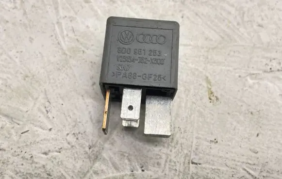 Audi A4 S4 B5 8D Other relay 8D0951253