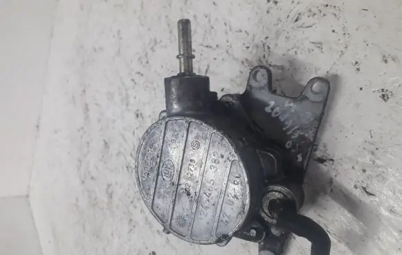 Opel Vectra C Vacuum pump 0252738