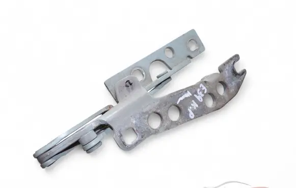 Engine bonnet/hood hinges