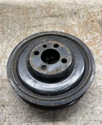 Volkswagen Polo Crankshaft pulley 038105243M