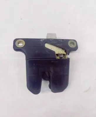 Audi A6 S6 C5 4B Tailgate/trunk/boot lock/catch/latch 4B5827505