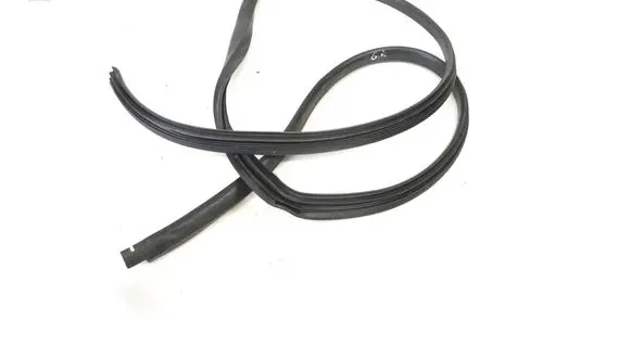 Suzuki Grand Vitara II Rubber seal rear door 