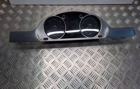 Volkswagen PASSAT CC Speedometer (instrument cluster)