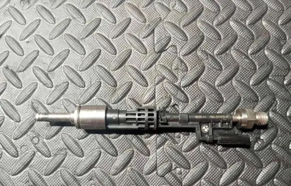 BMW 5 F10 F11 Fuel injector 13647597870 7597870