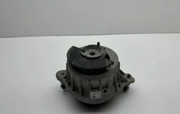 Engine mount bracket