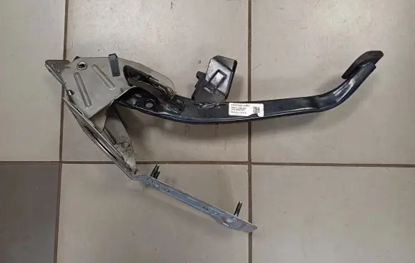 Ford Focus C-MAX Brake pedal 3M512467AN