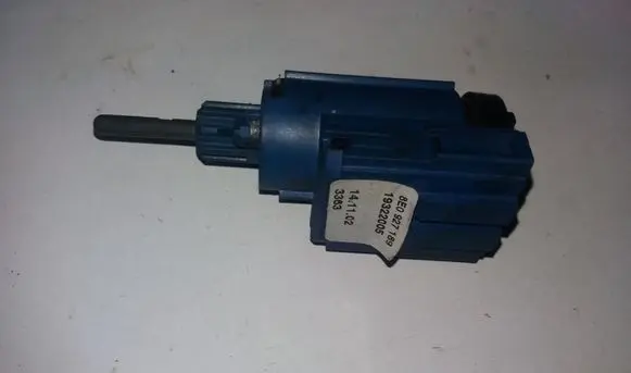 Audi A4 S4 B5 8D Brake pedal sensor switch 8E0927189