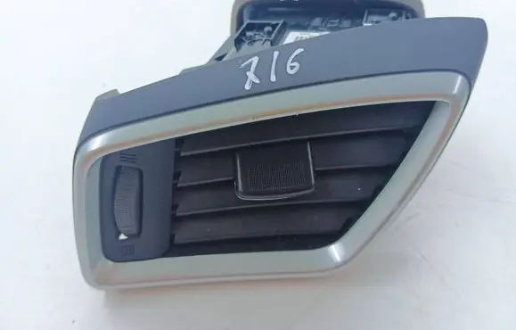 Nissan Qashqai Dashboard side air vent grill/cover trim 30490001