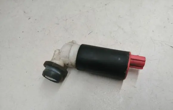 Toyota Avensis T250 Windscreen/windshield washer pump 031164