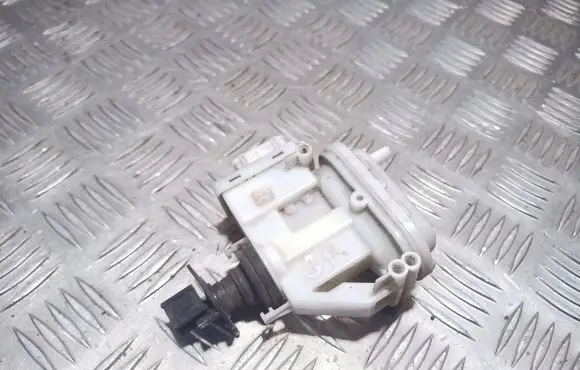 Volkswagen PASSAT B4 Central locking motor 3A0862153