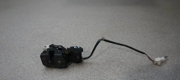 Mazda 323 F Rear door lock