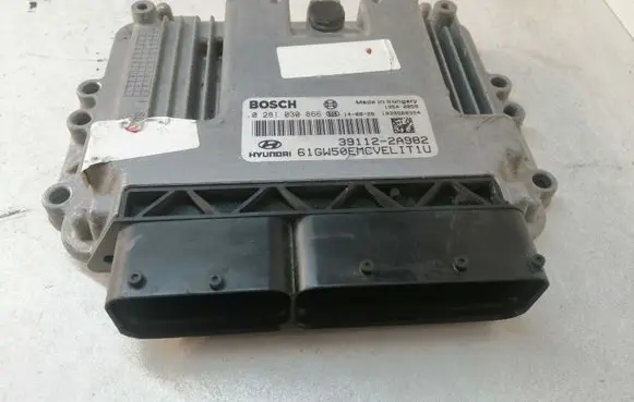 Hyundai i30 Engine control unit/module 391122A982 0281030866 1039S68324