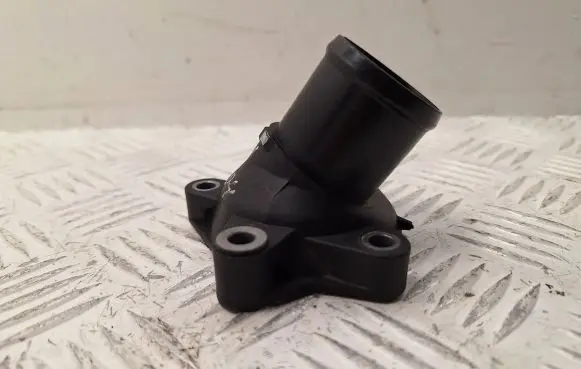 Toyota Avensis T270 Thermostat housing 163210R020