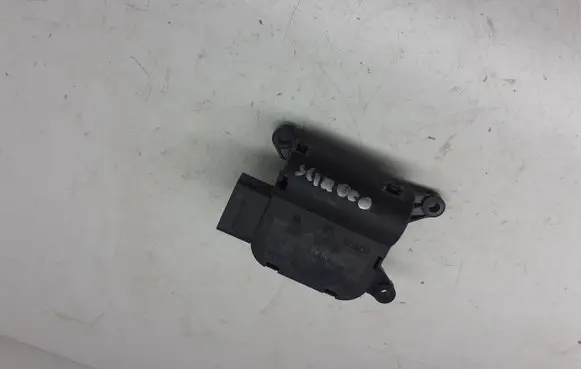 Volkswagen Scirocco Air flap motor/actuator 1K0907511 0132801345