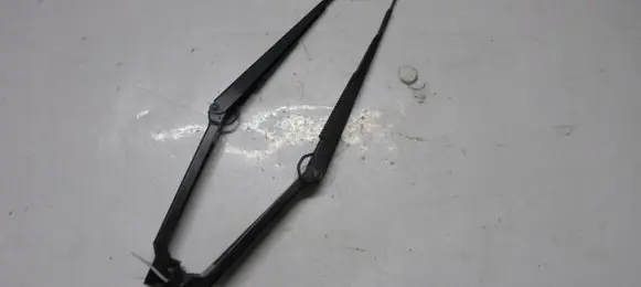 Subaru Forester SH Front wiper blade arm