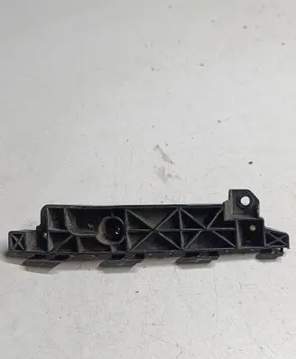 Front bumper mounting bracket