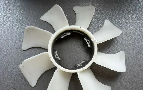 Nissan Patrol Y61 Radiator cooling fan shroud 210602W201