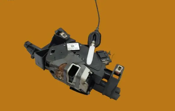 Ford Mondeo MK V Front door lock BM5AA21813AH