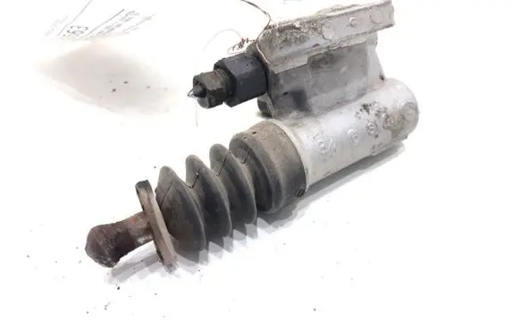 Honda CR-V Clutch slave cylinder 