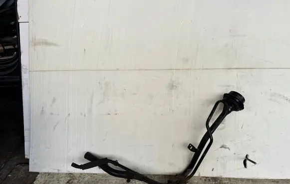 Mazda 3 II Fuel tank filler neck pipe 