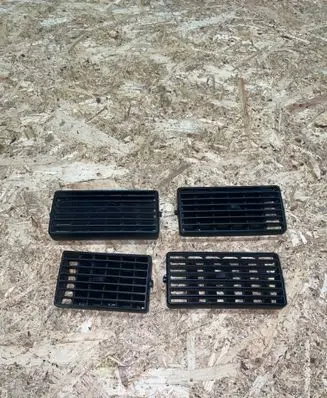 Volkswagen Golf IV Dash center air vent grill