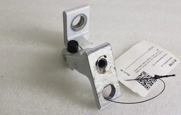 Porsche Cayenne (92A) Rear door lower hinge 8K0831401A A046574