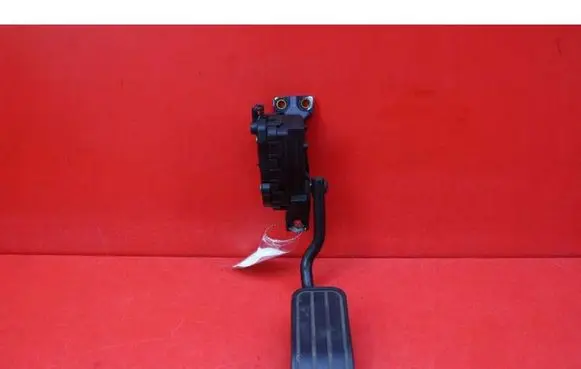 Accelerator throttle pedal