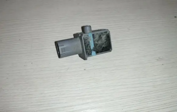 Dodge Journey Airbag deployment crash/impact sensor 04896011AB A2048201985