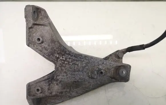 Audi A4 S4 B6 8E 8H Engine mounting bracket 8E0199308D