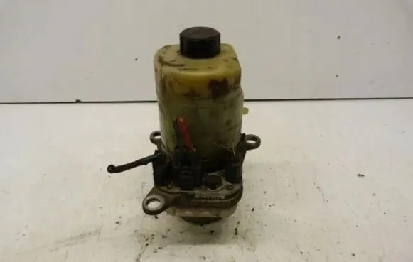 Ford Focus Power steering pump 4M513K514AD