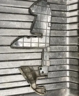Infiniti FX Intercooler air guide/duct channel