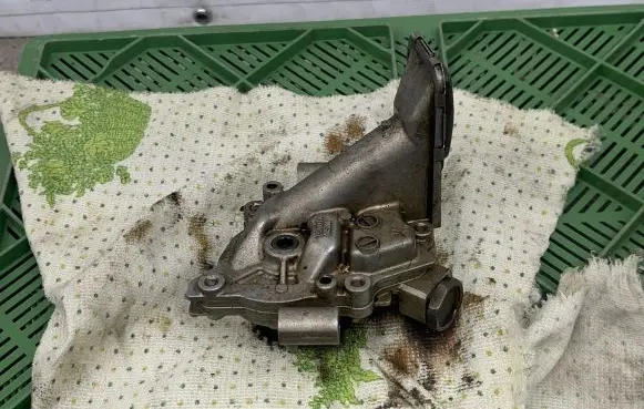 Lexus CT 200H Oil pump 