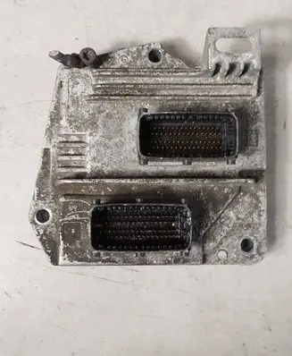 Opel Astra J Engine control unit/module 55561172