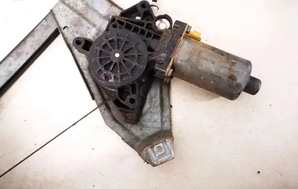 Renault Espace III Rear door window regulator motor 0130821630 190483-000