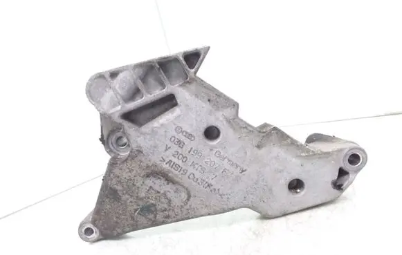 Volkswagen PASSAT B6 Engine mounting bracket 03G199207F