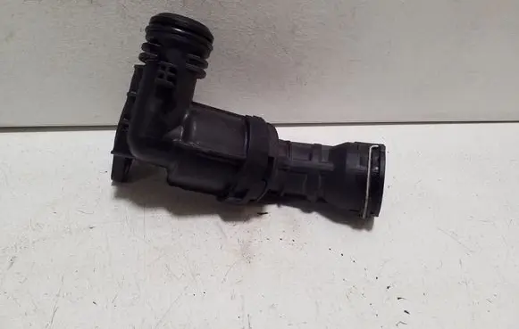Audi A1 Engine coolant pipe/hose 04L121111
