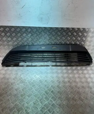 Toyota Avensis T270 Front bumper upper radiator grill 53112-05090