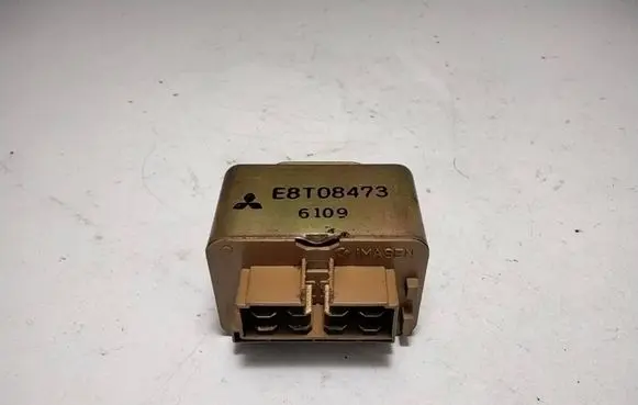 Mitsubishi Carisma Other relay E8T08473 6109