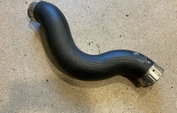 BMW 3 G20 G21 Intercooler hose/pipe 8572856