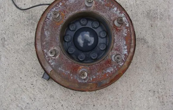 Iveco Daily 6th gen Front wheel hub spindle knuckle