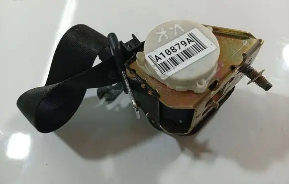Middle seatbelt (rear)