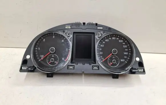 Volkswagen PASSAT B7 Speedometer (instrument cluster) 3AA920970A 012069