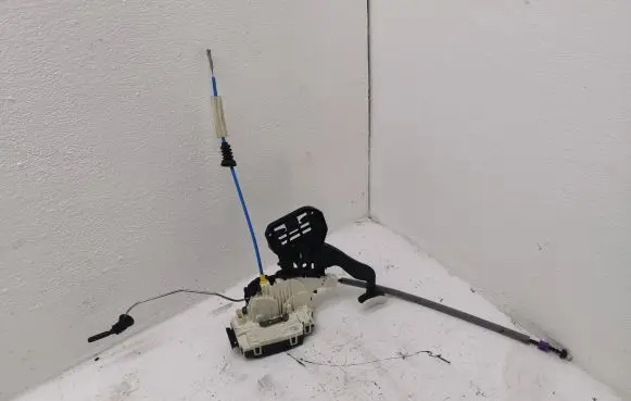 Mercedes-Benz B W246 W242 Front door lock