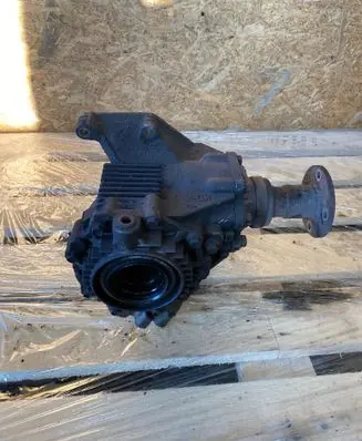 Nissan X-Trail T30 Gearbox transfer box case 