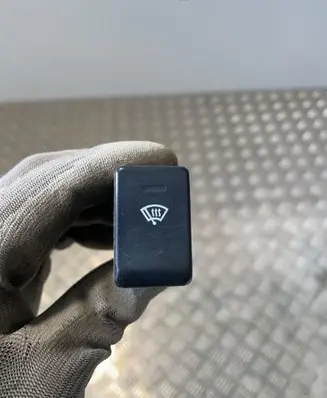 Subaru Forester SG Windscreen/window heater switch