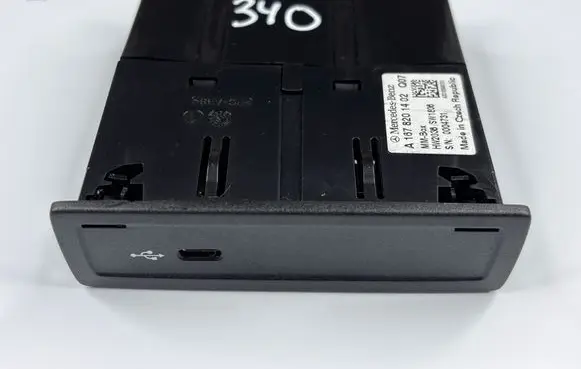 Mercedes-Benz GLS X167 USB socket connector A1678201402